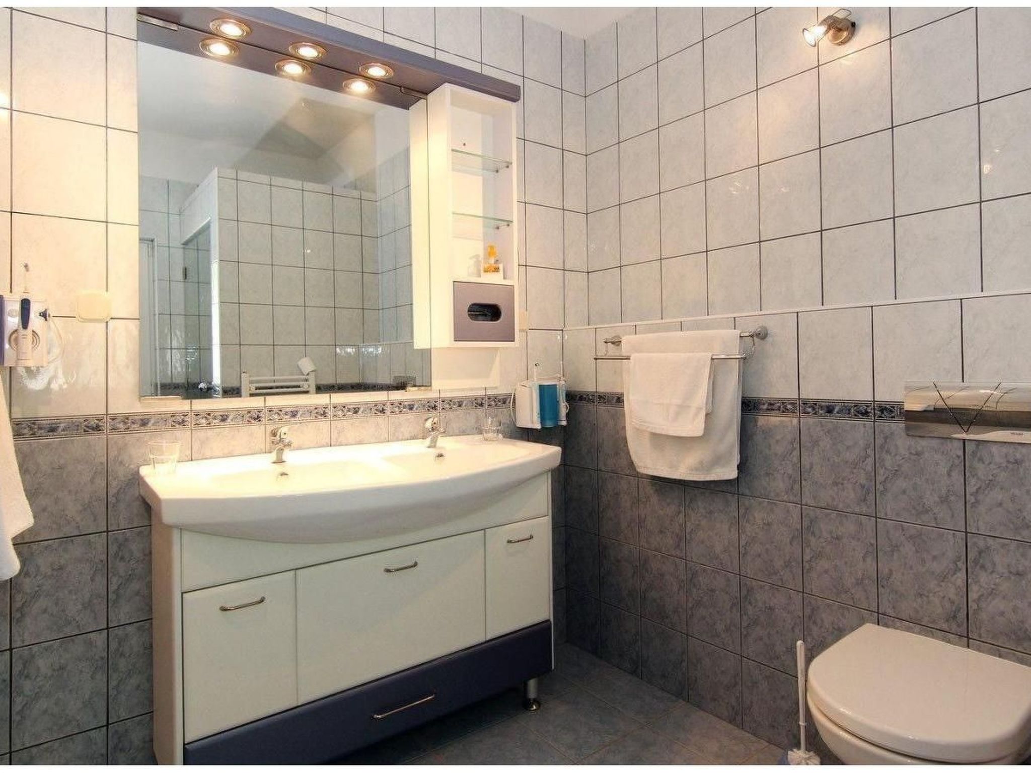 "Amphora" mit Blick auf das Wasser-Image-tags.info