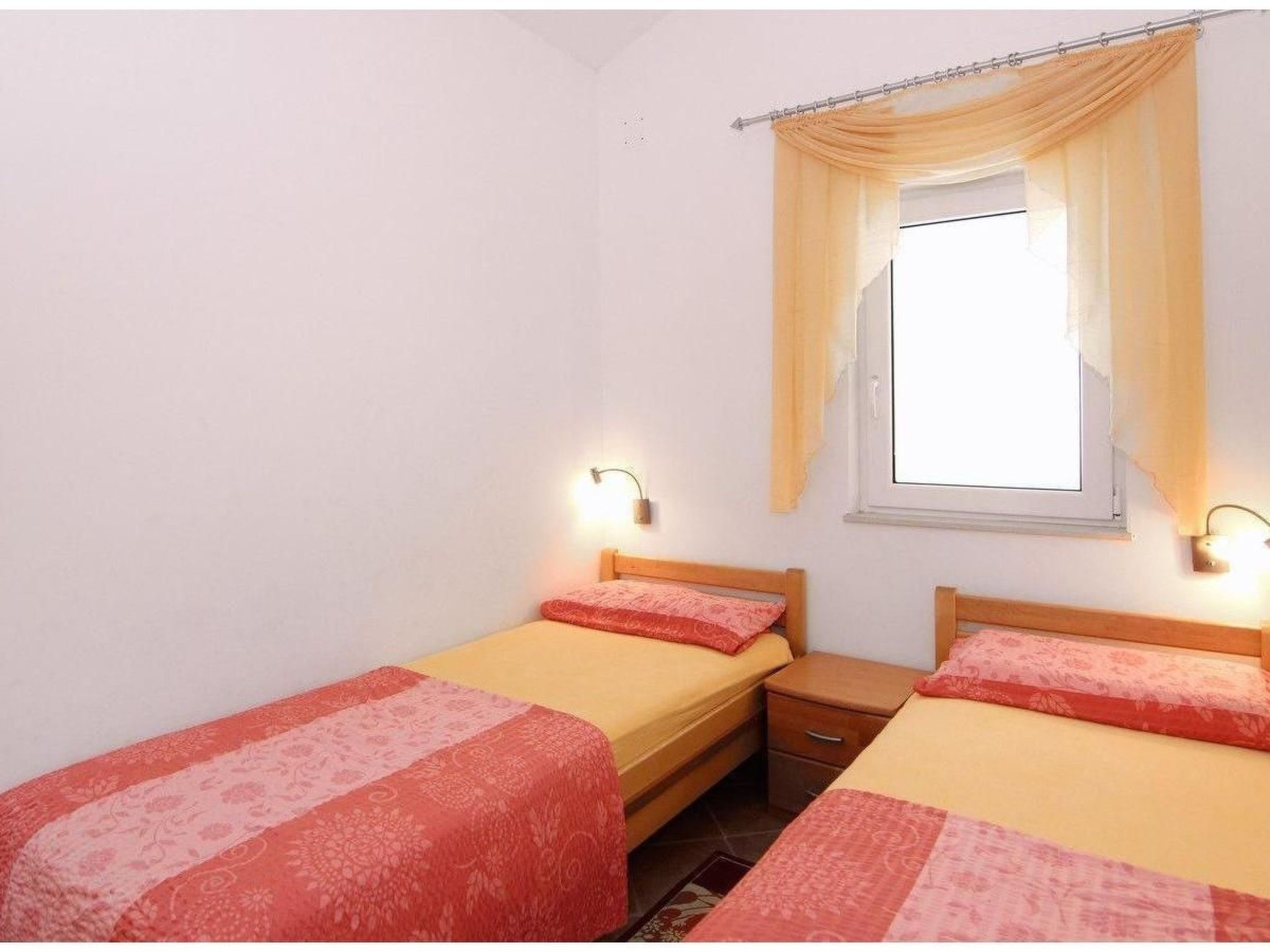 "Amphora" mit Blick auf das Wasser-Image-tags.info