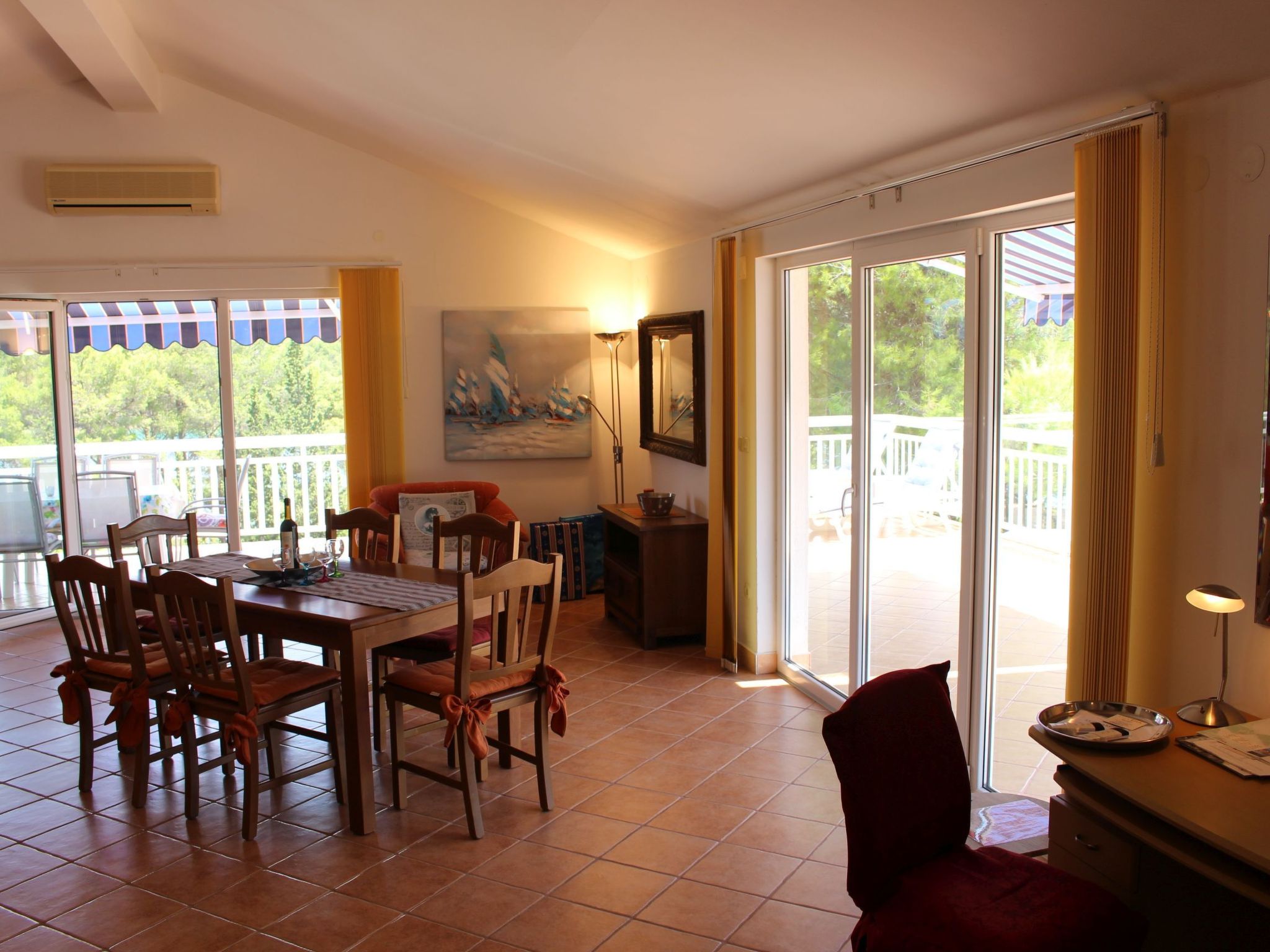 "Amphora" mit Blick auf das Wasser-Image-tags.info