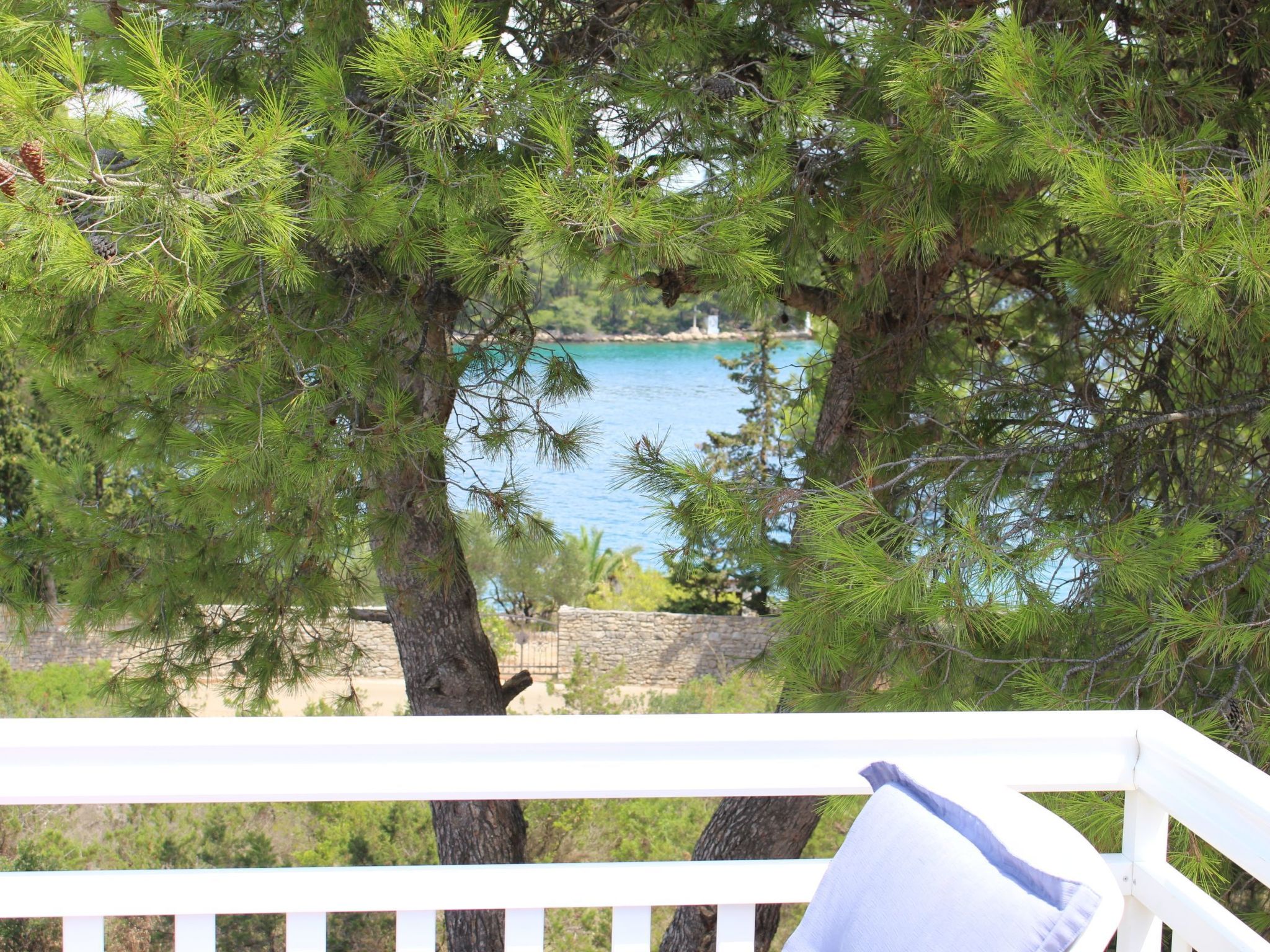 "Amphora" mit Blick auf das Wasser-Image-tags.info