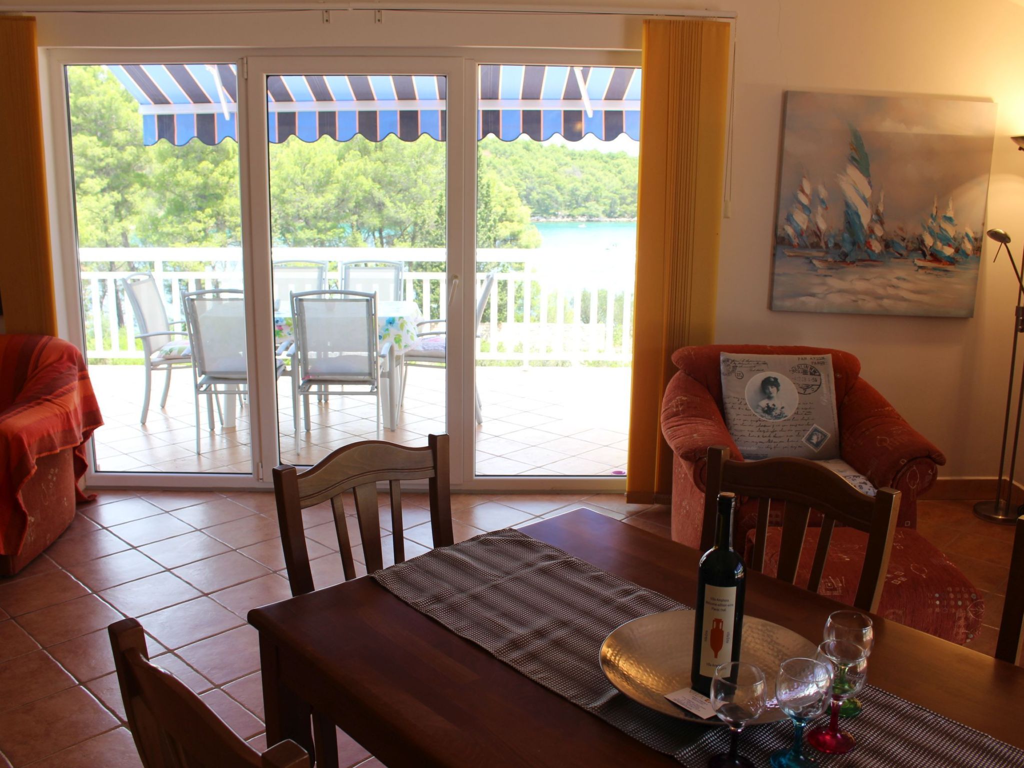 "Amphora" mit Blick auf das Wasser-Image-tags.info