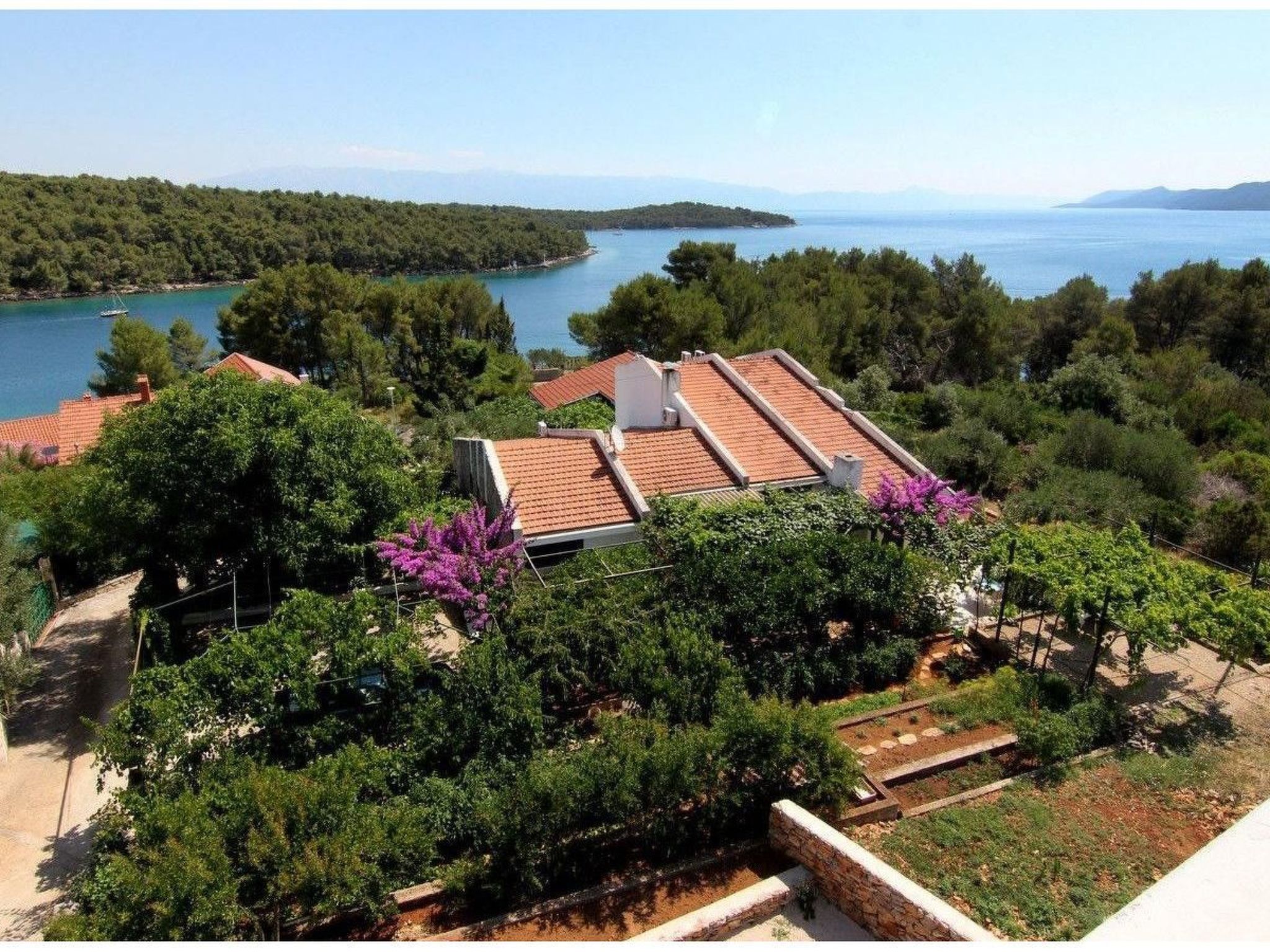 "Amphora" mit Blick auf das Wasser-Image-tags.info