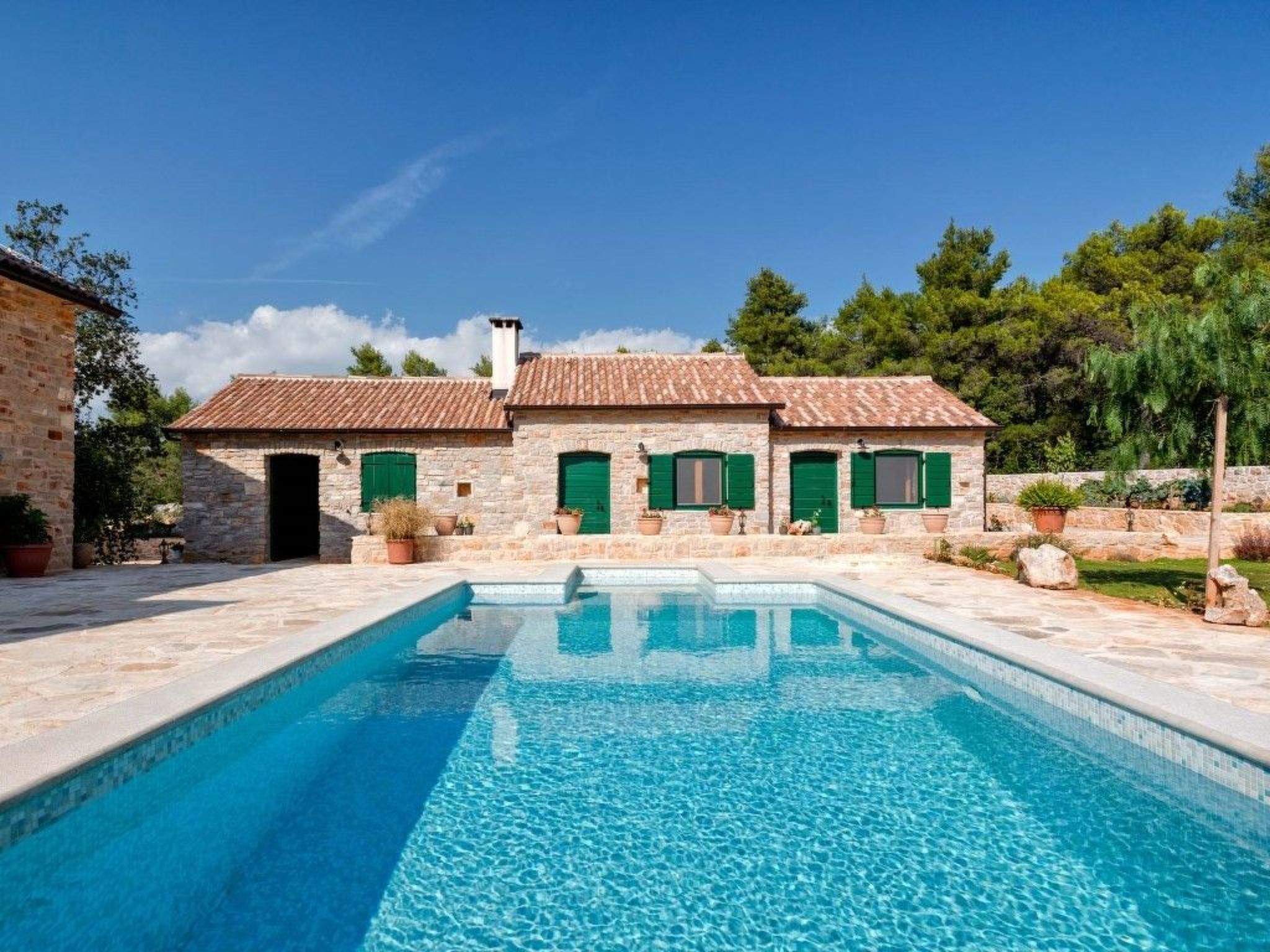 Villa Aristea bestehend aus drei Häusern-Drinnen