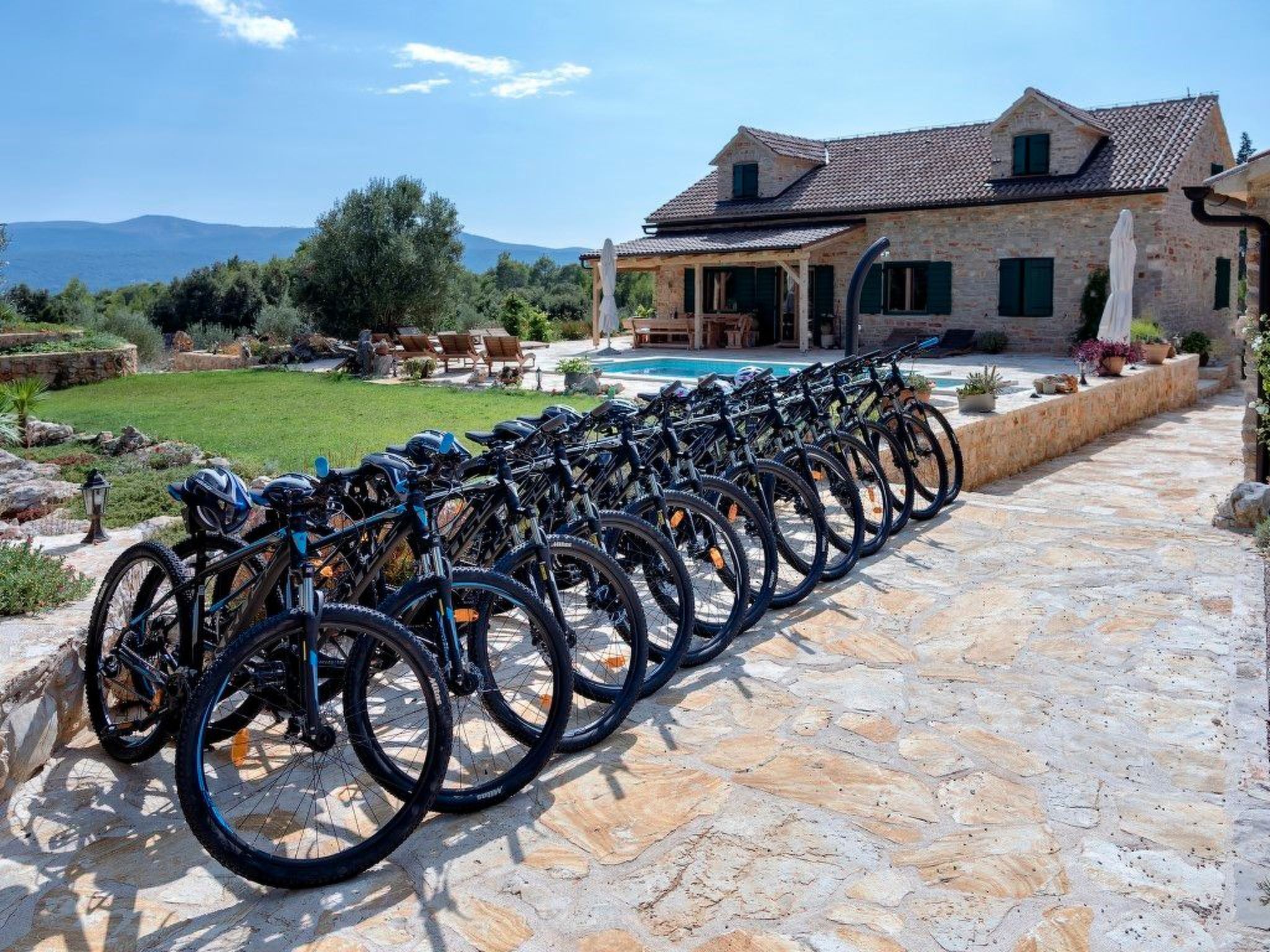 Villa Aristea bestehend aus drei Häusern-Drinnen