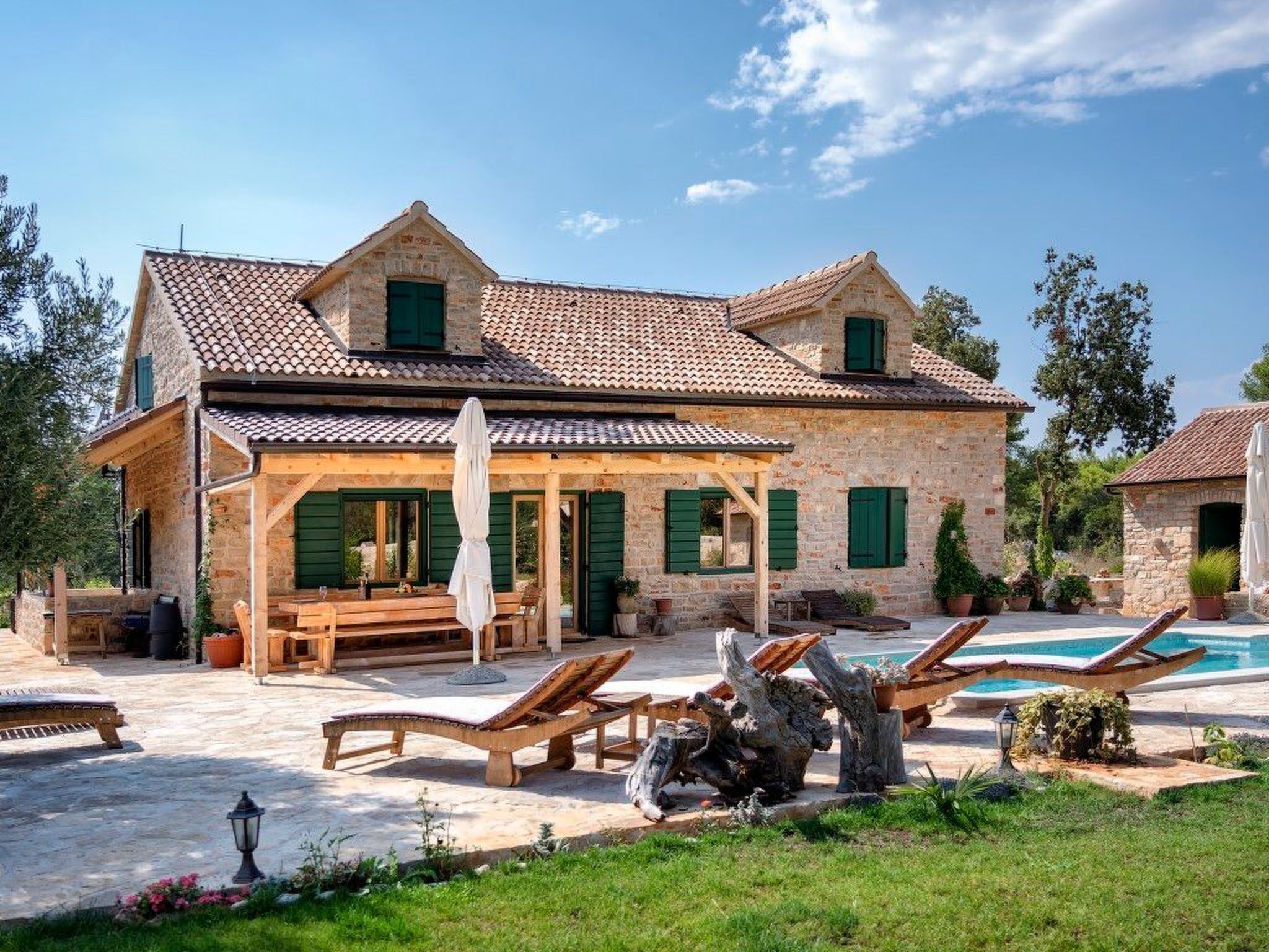 Villa Aristea bestehend aus drei Häusern-Drinnen