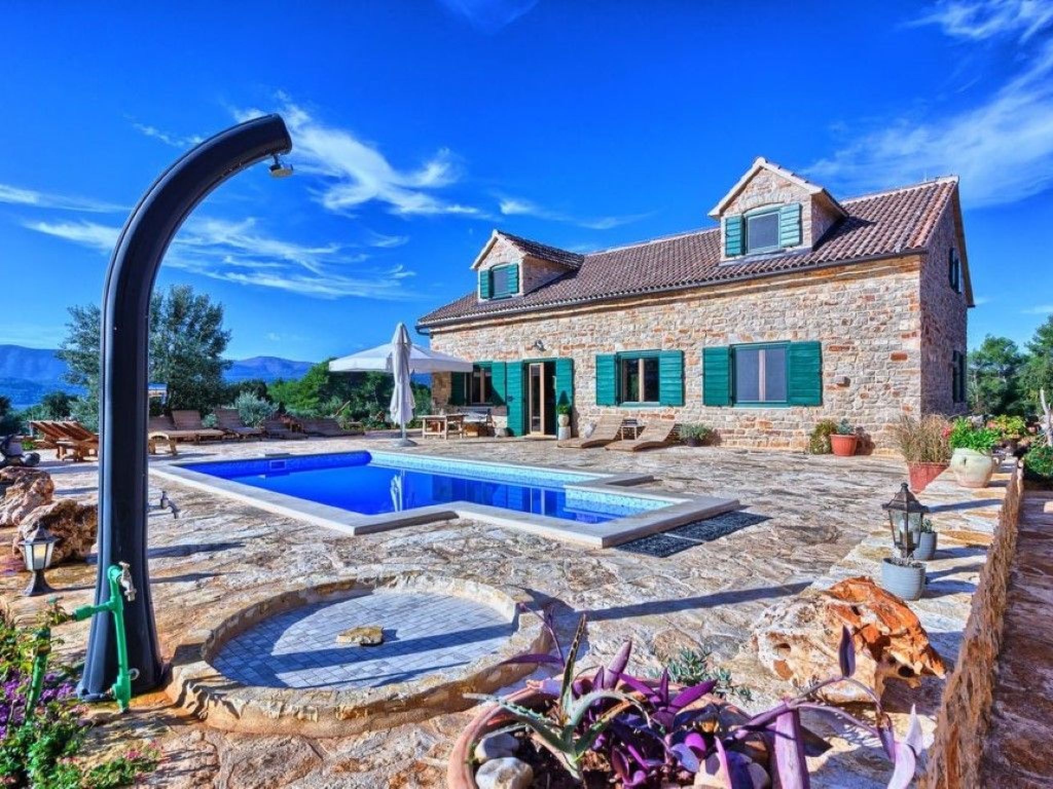 Villa Aristea bestehend aus drei Häusern-Drinnen