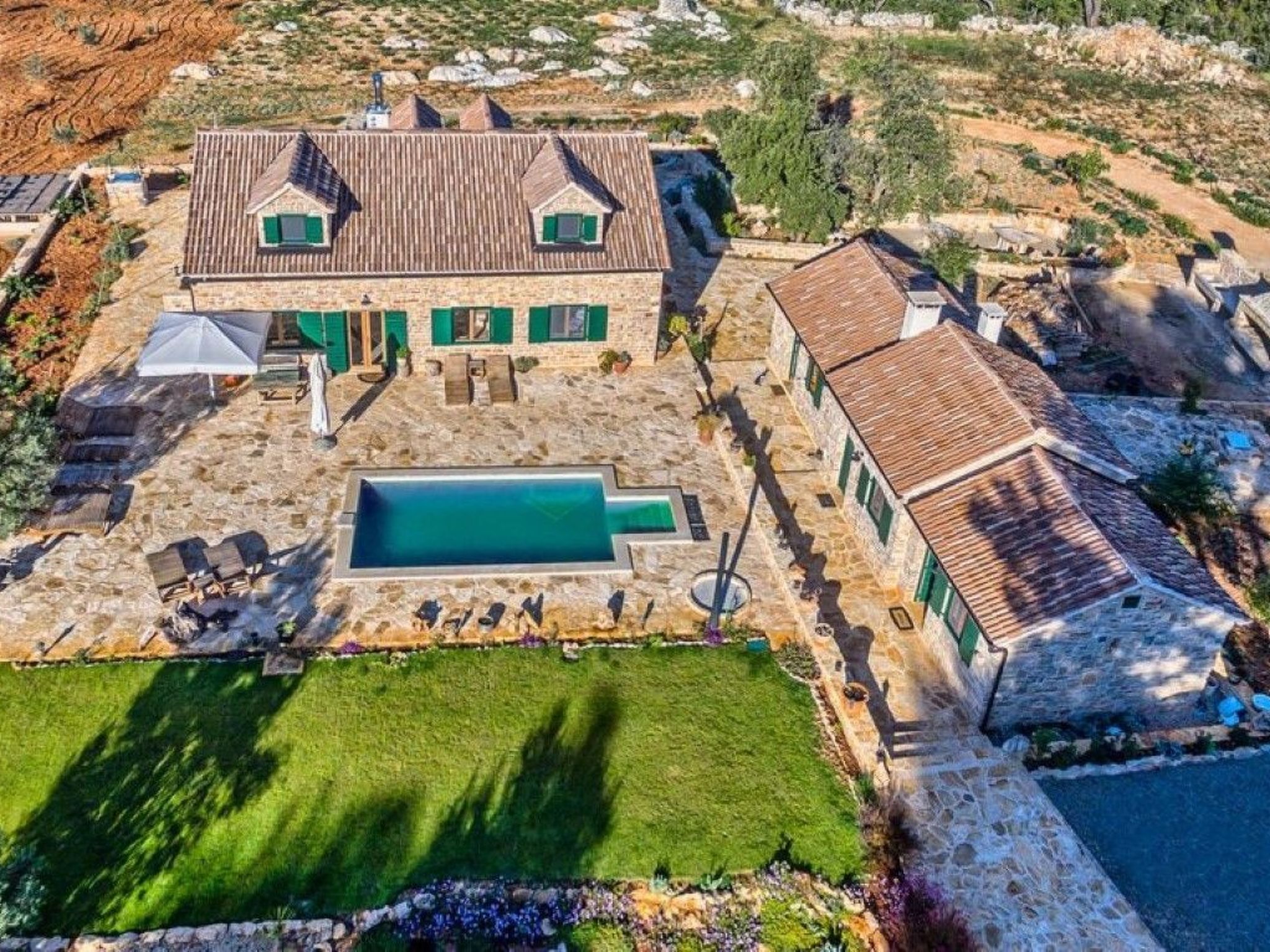 Villa Aristea bestehend aus drei Häusern-Drinnen