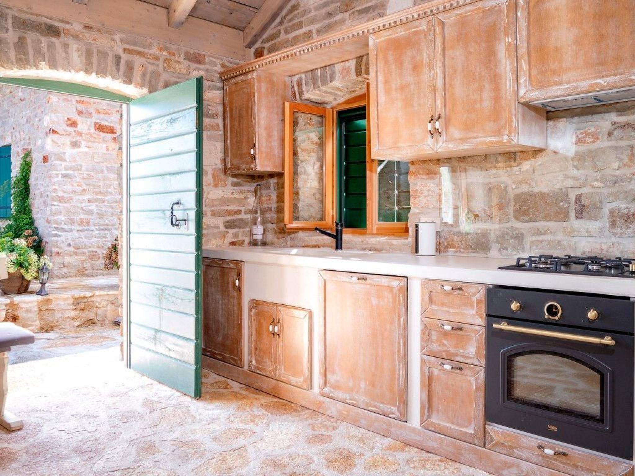 Villa Aristea bestehend aus drei Häusern-Drinnen