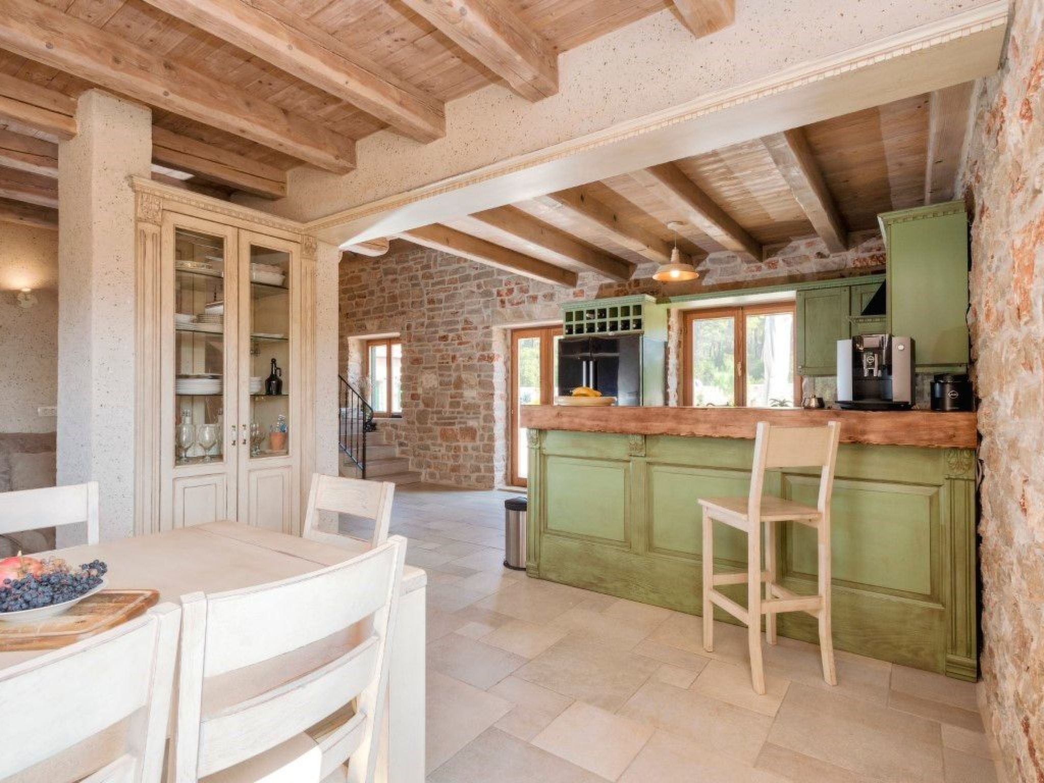 Villa Aristea bestehend aus drei Häusern-Drinnen