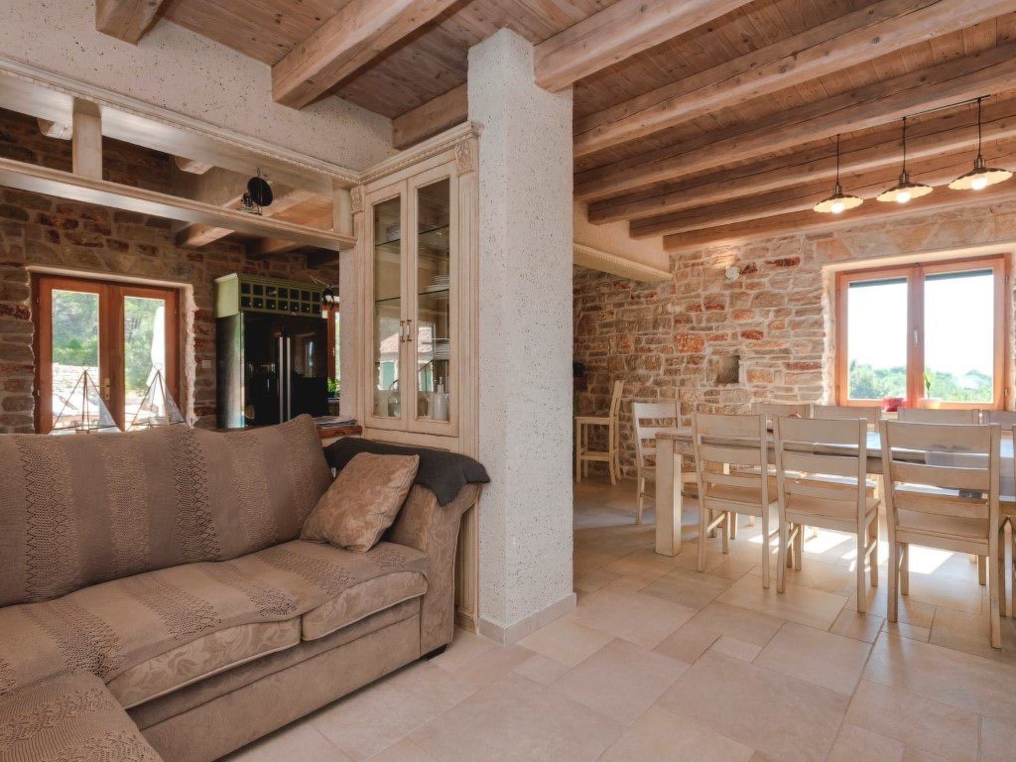 Villa Aristea bestehend aus drei Häusern-Drinnen