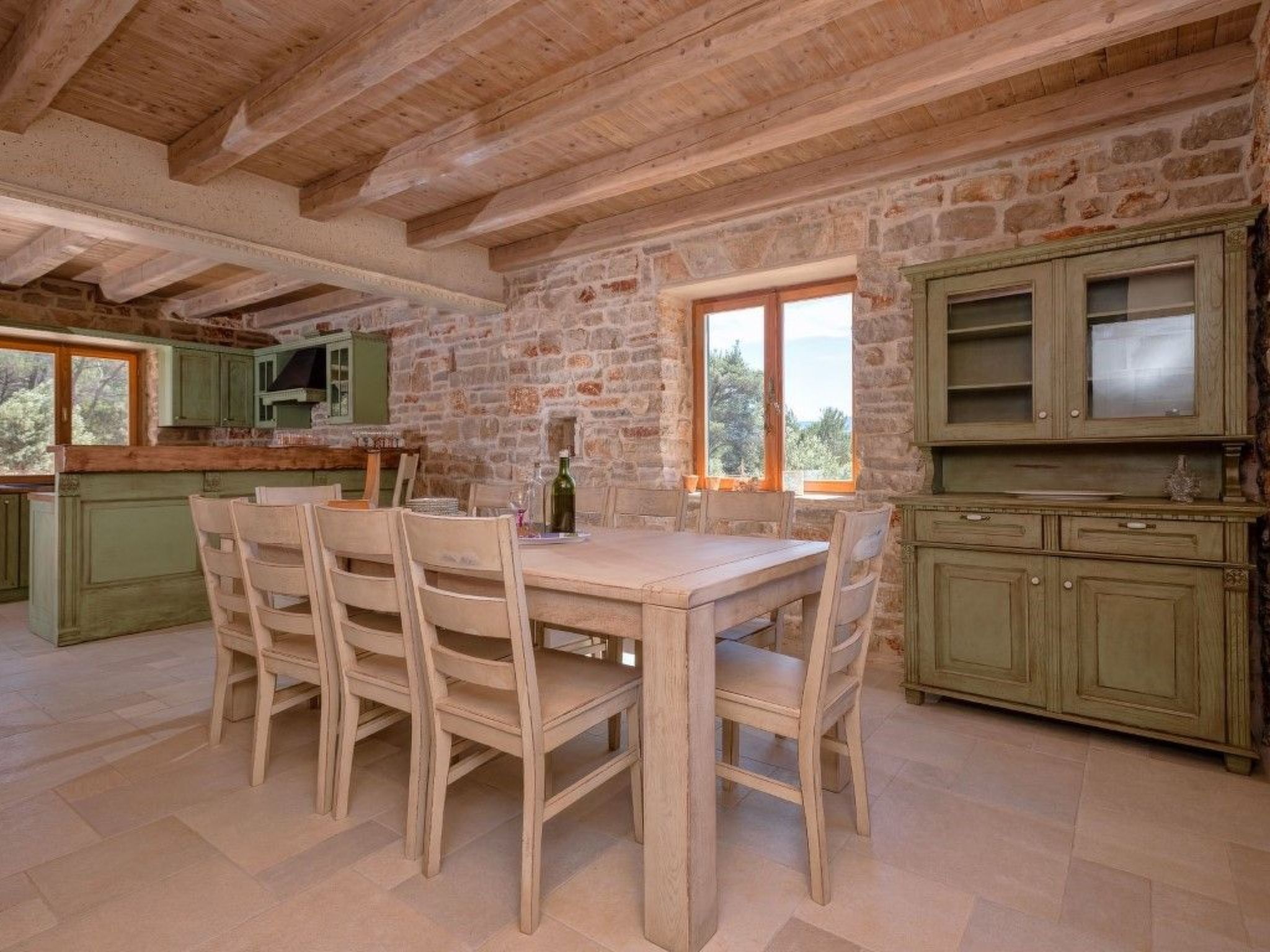 Villa Aristea bestehend aus drei Häusern-Drinnen