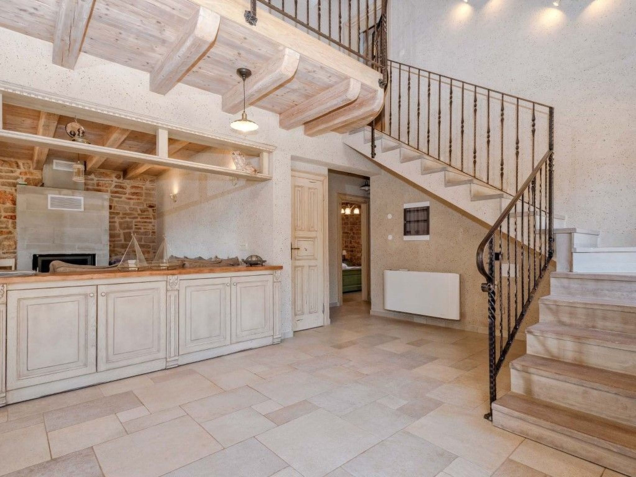 Villa Aristea bestehend aus drei Häusern-Drinnen