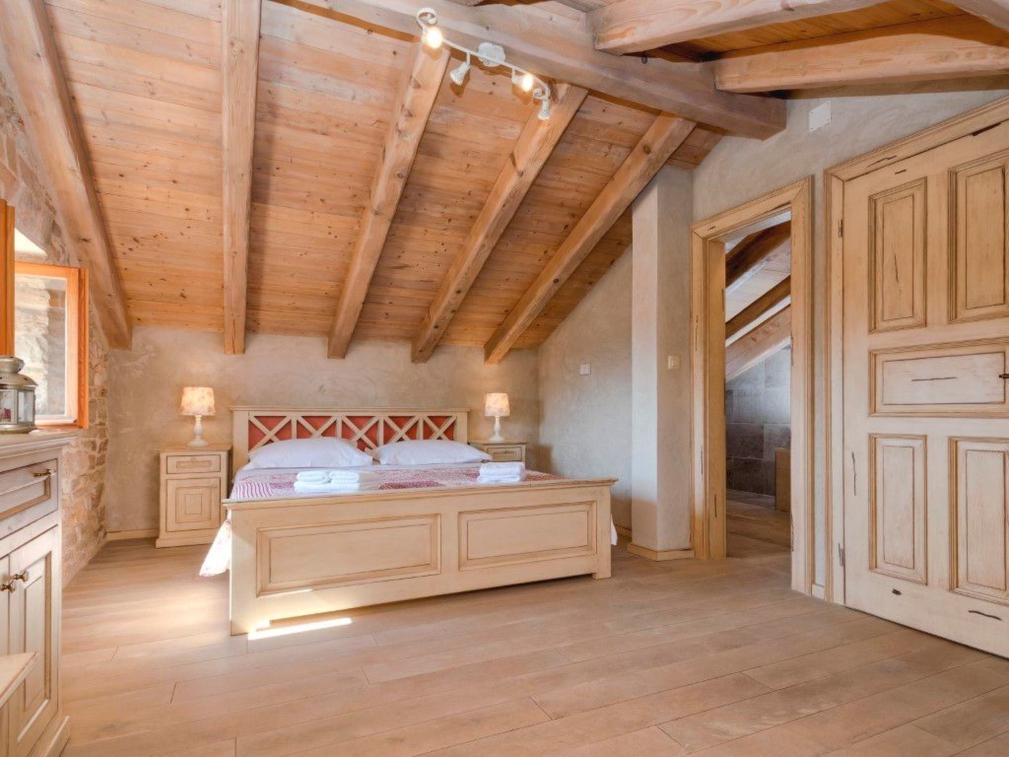 Villa Aristea bestehend aus drei Häusern-Drinnen