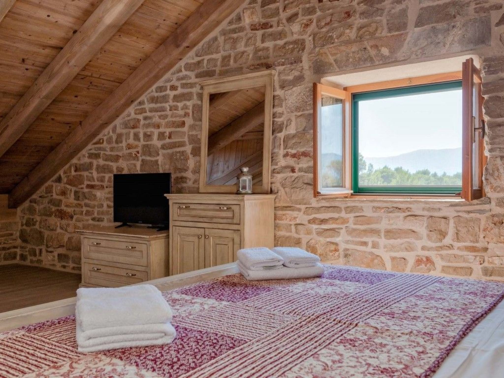 Villa Aristea bestehend aus drei Häusern-Drinnen