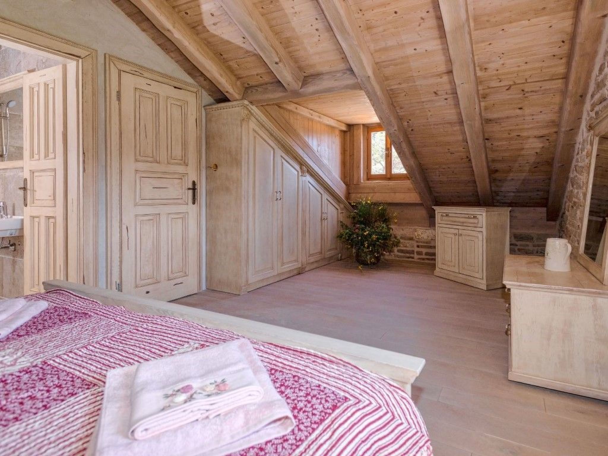 Villa Aristea bestehend aus drei Häusern-Drinnen