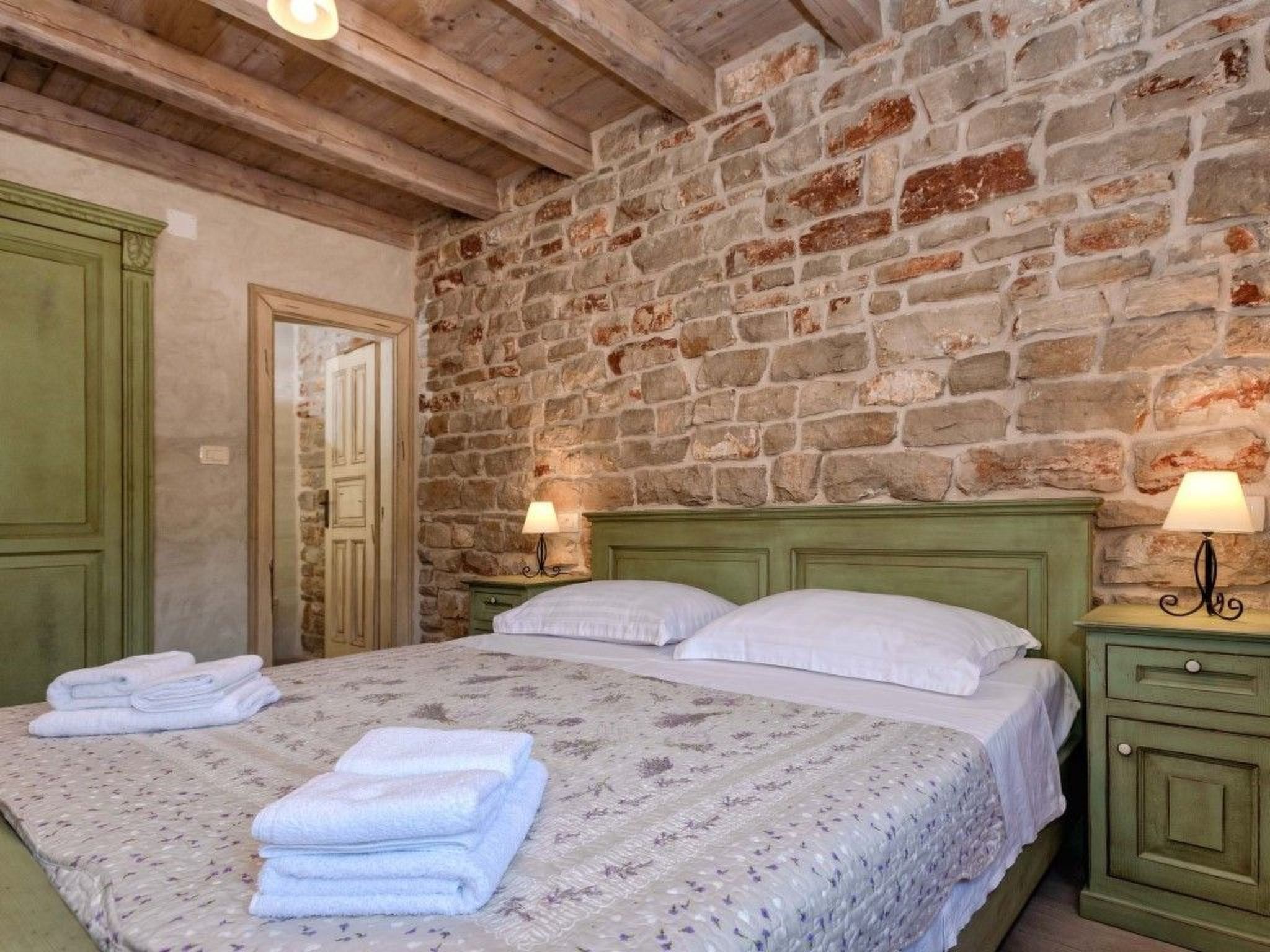 Villa Aristea bestehend aus drei Häusern-Drinnen