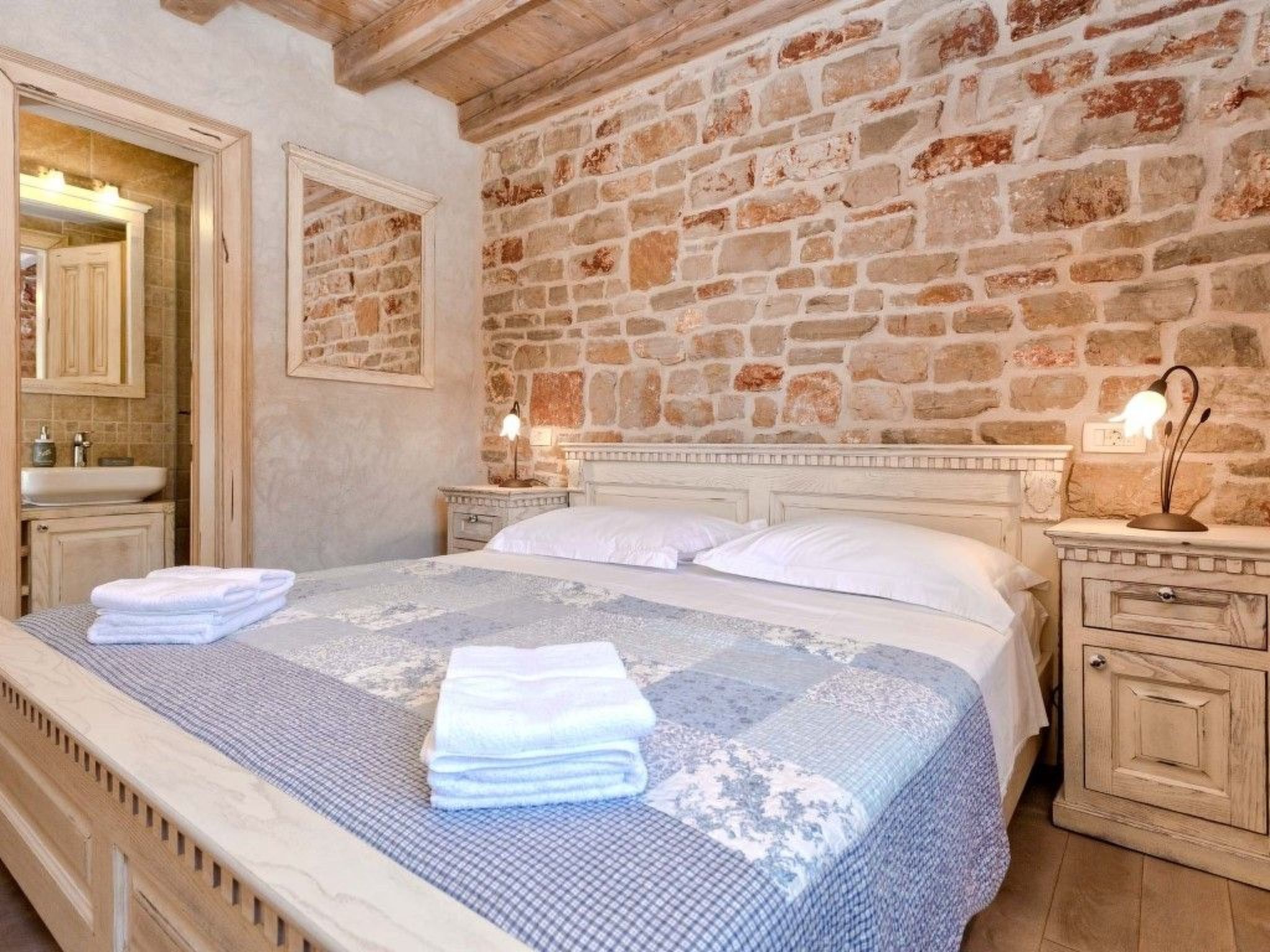 Villa Aristea bestehend aus drei Häusern-Drinnen