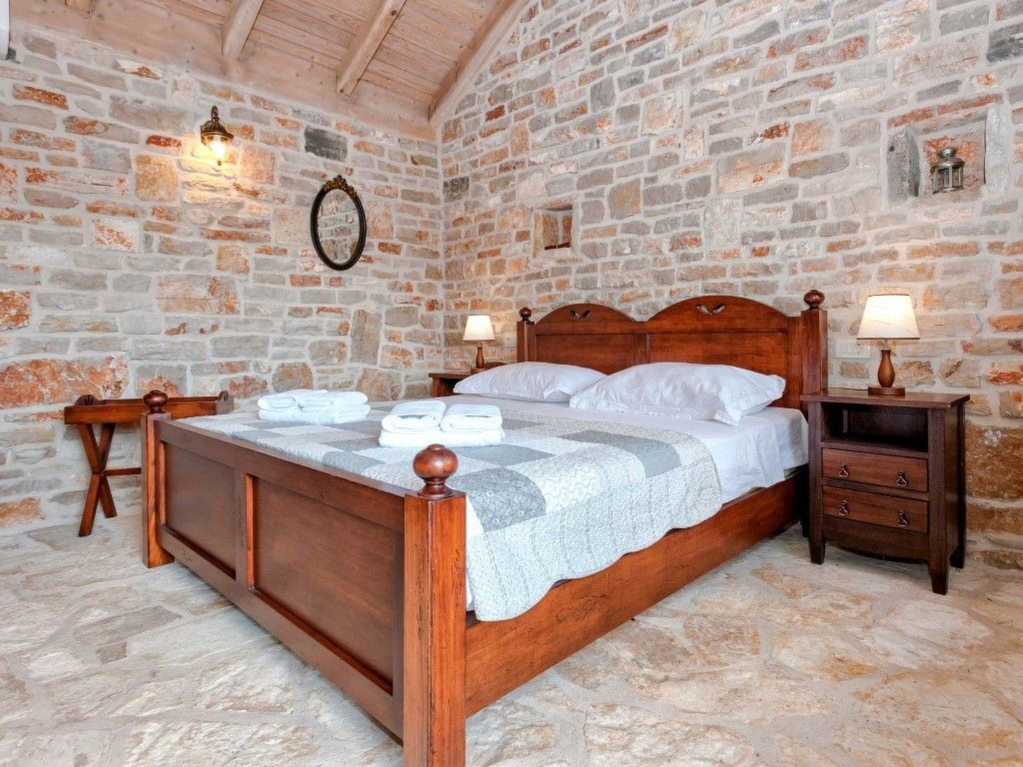 Villa Aristea bestehend aus drei Häusern-Drinnen