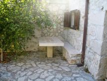 Wohnung in Zavala mit schönem Garten