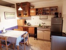 Wohnung in Zavala mit schönem Garten
