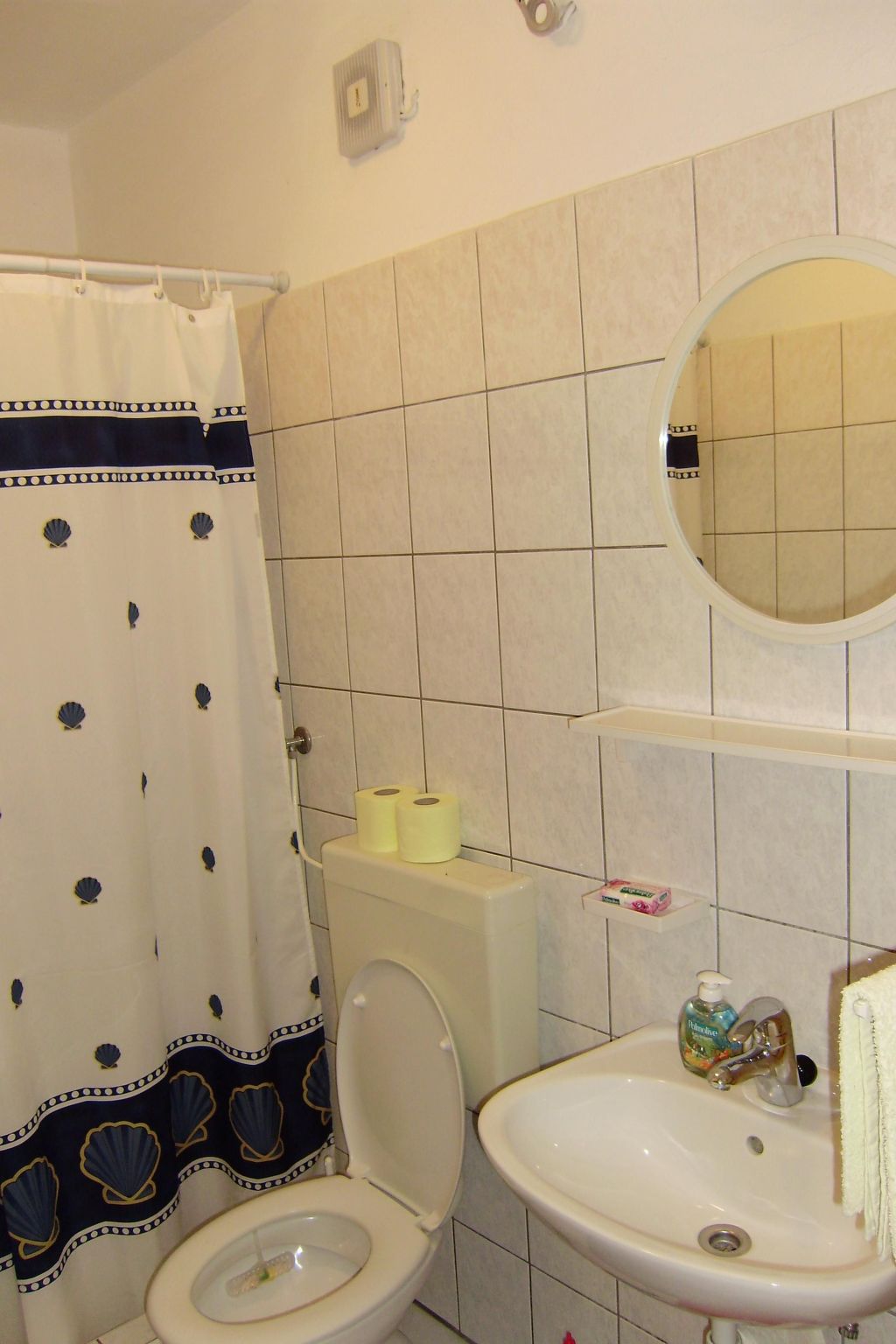 In Ivan Dolac mit Terrasse-Dedans