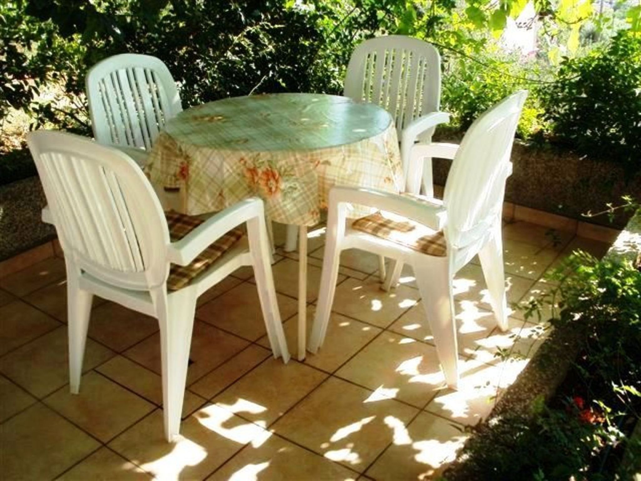 Appartement in Jelsa mit Garten und Grill