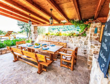 Vrijstaande villa met verwarmd privézwembad nabij zee in Jelsa, Hvar - thumbnail 2