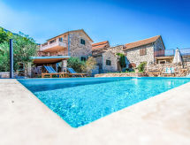 Vrijstaande villa met verwarmd privézwembad nabij zee in Jelsa, Hvar - thumbnail 1