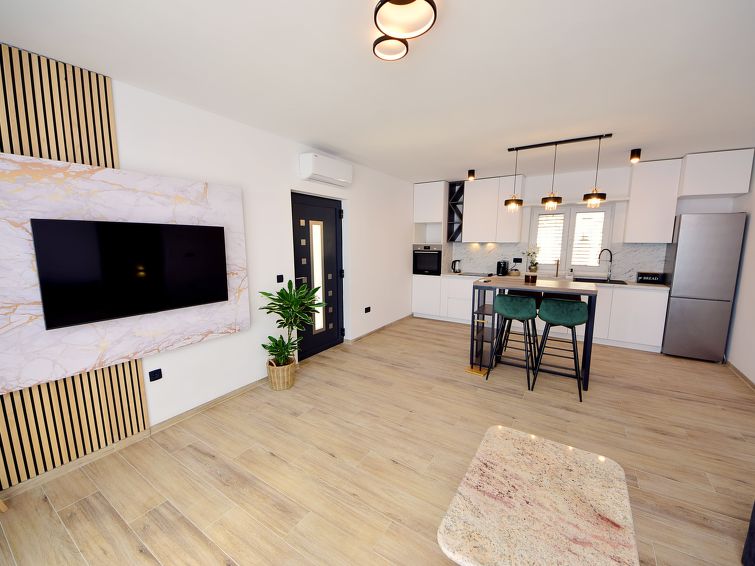 Search and Stay destination Sveta Nedilja, Split-Dalmatia County - Croatia from AU$ 489. Cicak
