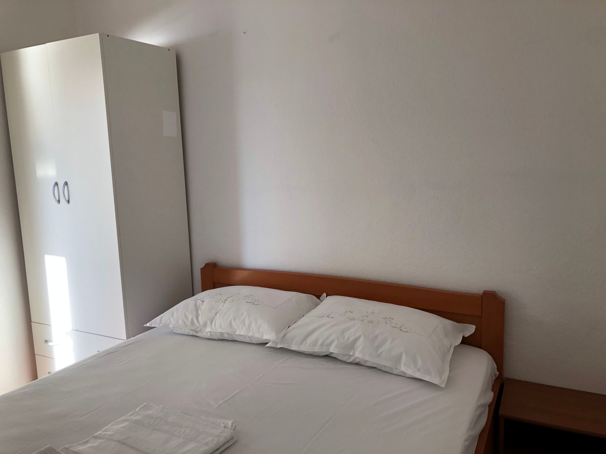 Weißes Haus Robinson mit BBQ und Terrasse - Image-tags.info