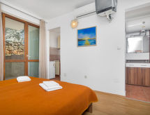 Knusse studio aan zee op Hvar – strand op 10 meter - thumbnail 2