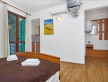Studio Cico: direct aan zee op Hvar, 10 meter van het strand - thumbnail 3