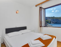 Cico: Appartement direct aan zee op Hvar, 10 meter van het strand - thumbnail 4