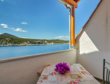 Knus appartement direct aan zee op Hvar – 10 meter van het strand - thumbnail 6