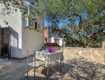 Knus appartement direct aan zee op Hvar – 10 meter van het strand - thumbnail 5
