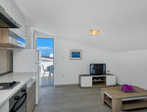 Cico: Idyllisch vakantieappartement aan zee op Hvar, 10m van het strand - thumbnail 6