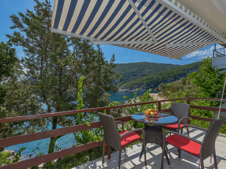Aan zee: Sfeervol appartement Martina in Pokrivenik, Hvar in Hvar/Pokrivenik