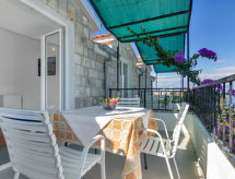 Knus appartement Rubin direct aan zee op Hvar - thumbnail 5
