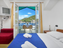 Knus appartement Rubin direct aan zee op Hvar - thumbnail 2