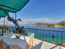 Knus appartement Rubin direct aan zee op Hvar - thumbnail 1
