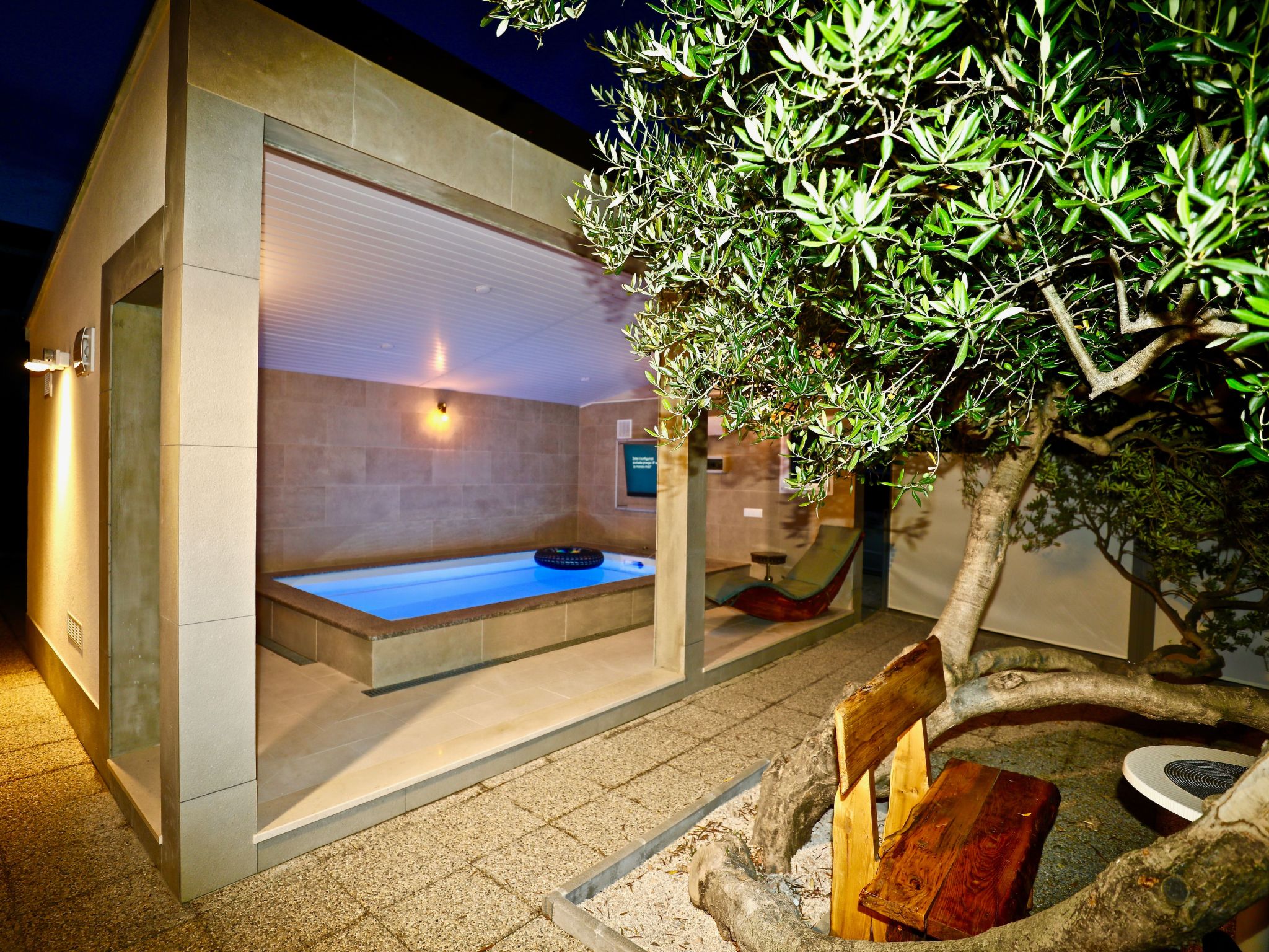 Manora Sucuraj Pool Gästehaus-Dedans