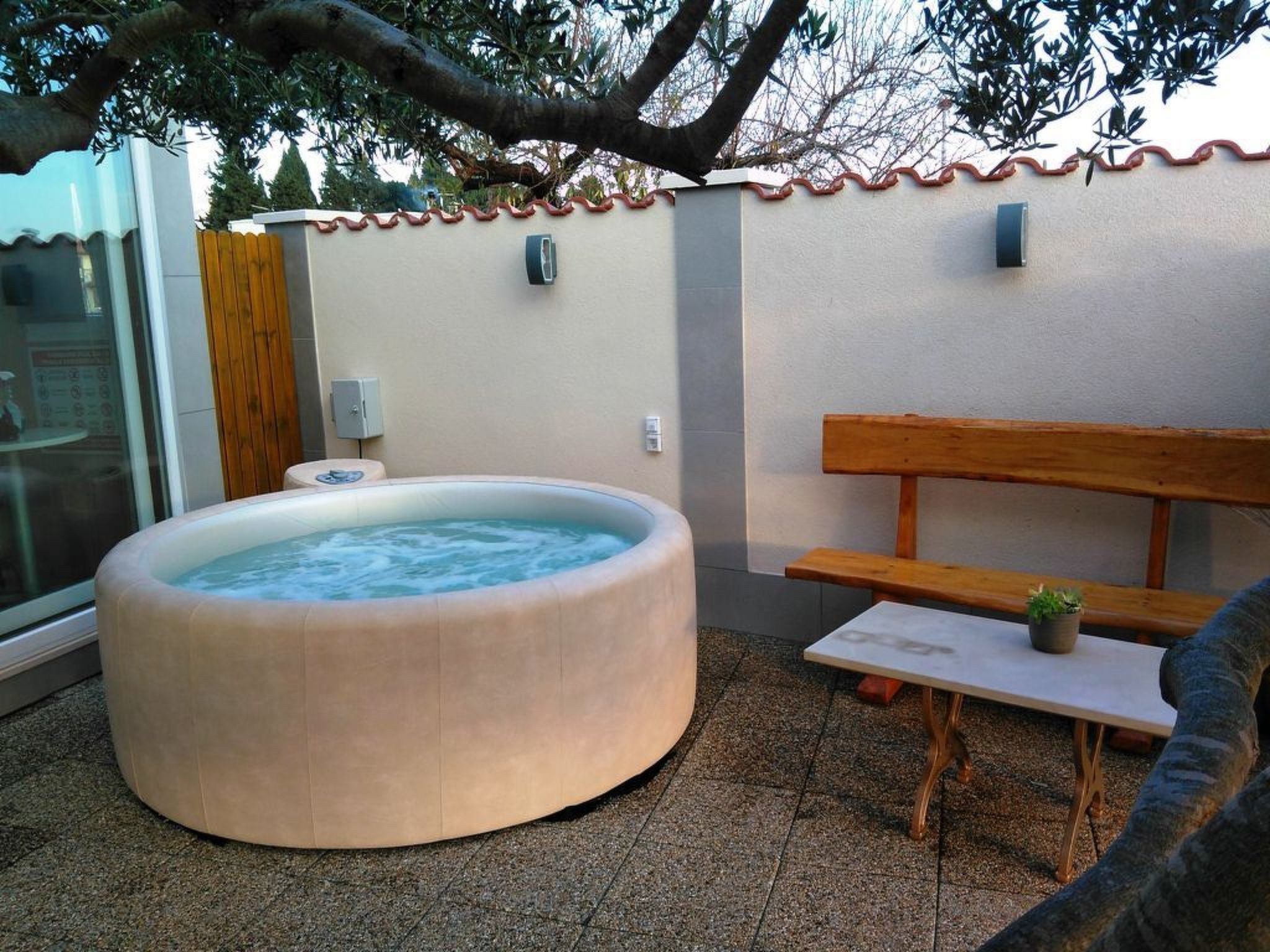 Manora Sucuraj Pool Gästehaus-Dedans