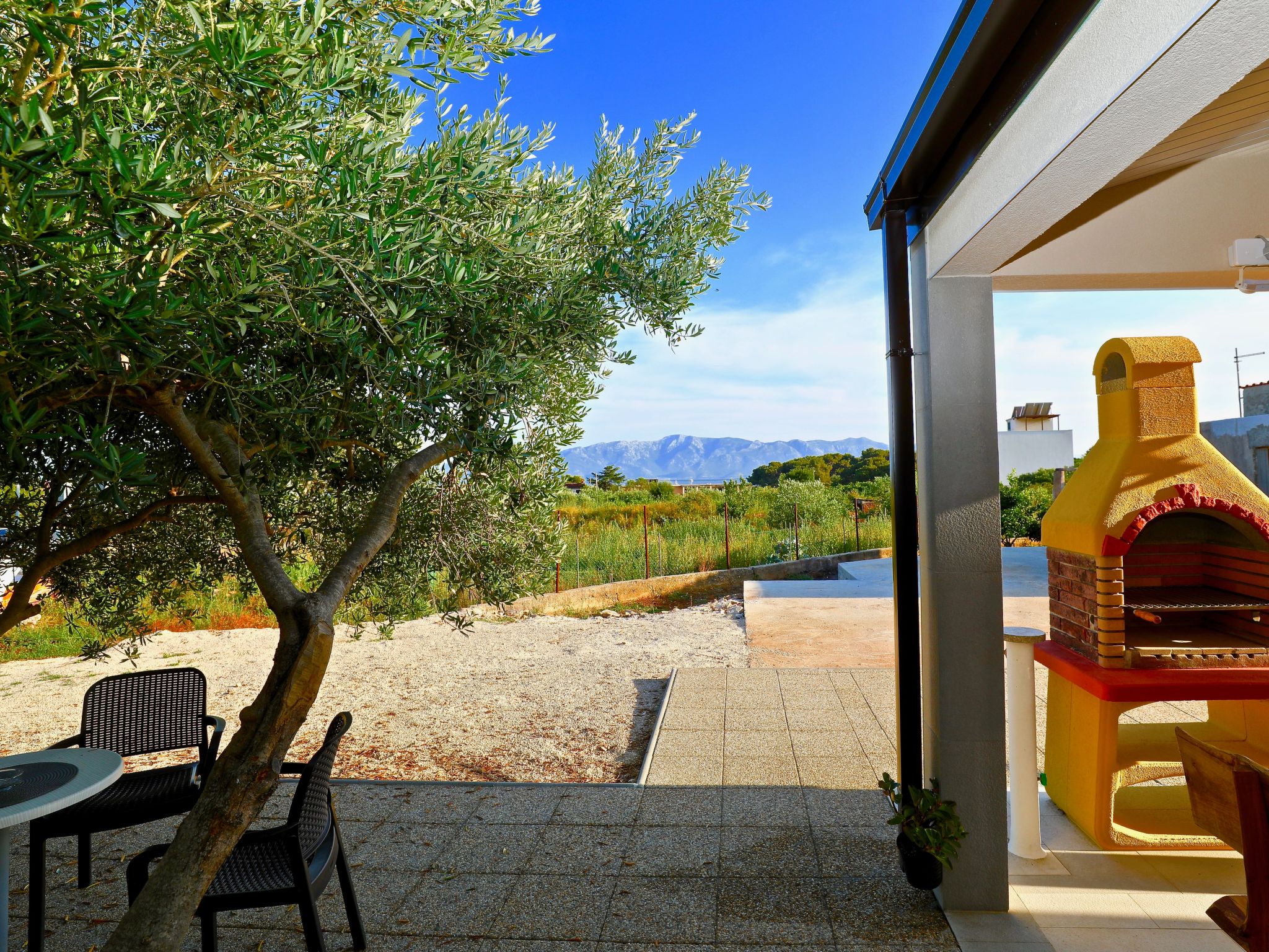 Manora Sucuraj Pool Gästehaus-Dedans