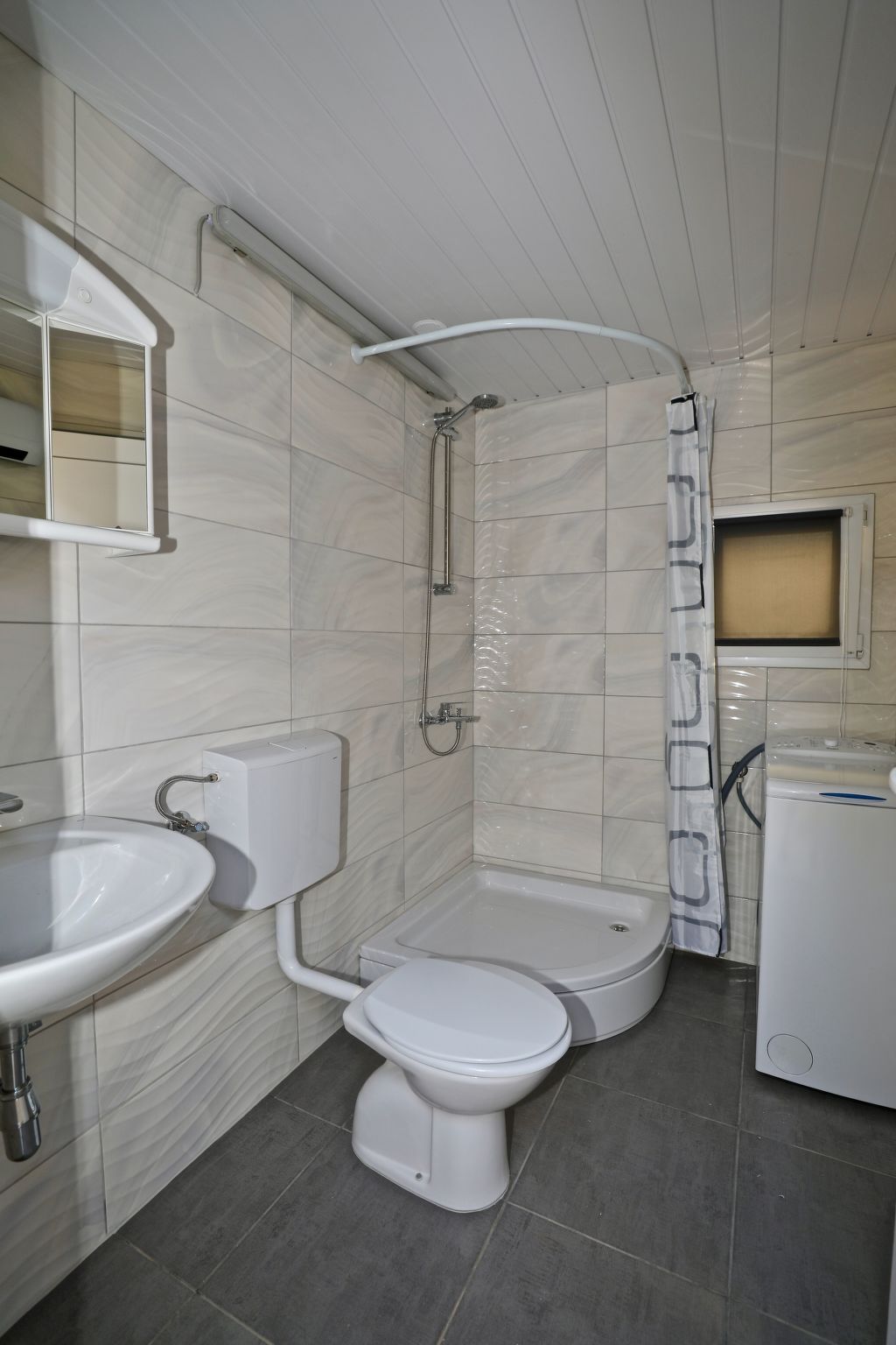 Manora Sucuraj Pool Gästehaus-Dedans