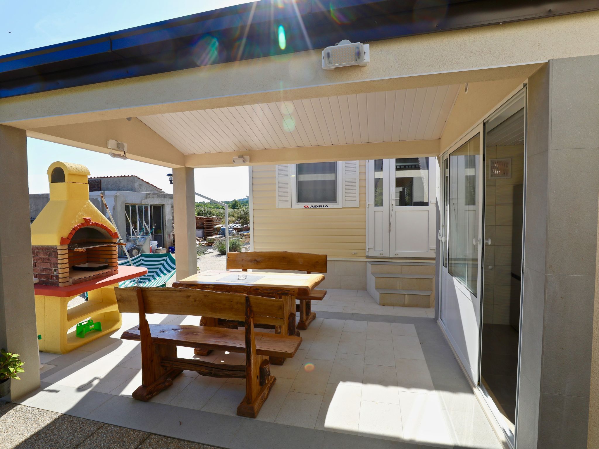 Manora Sucuraj Pool Gästehaus-Dedans