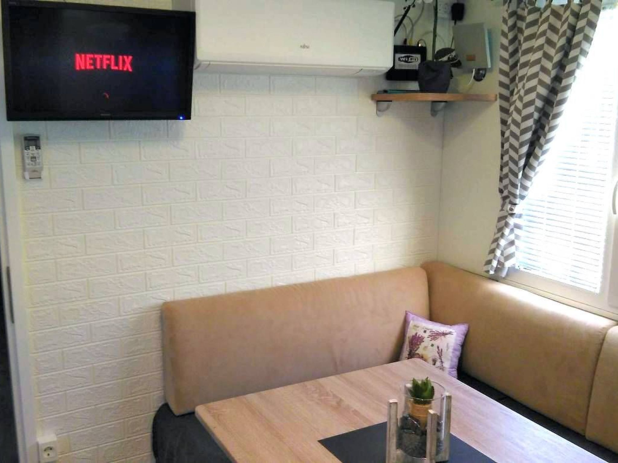 Manora Sucuraj Pool Gästehaus-Dedans