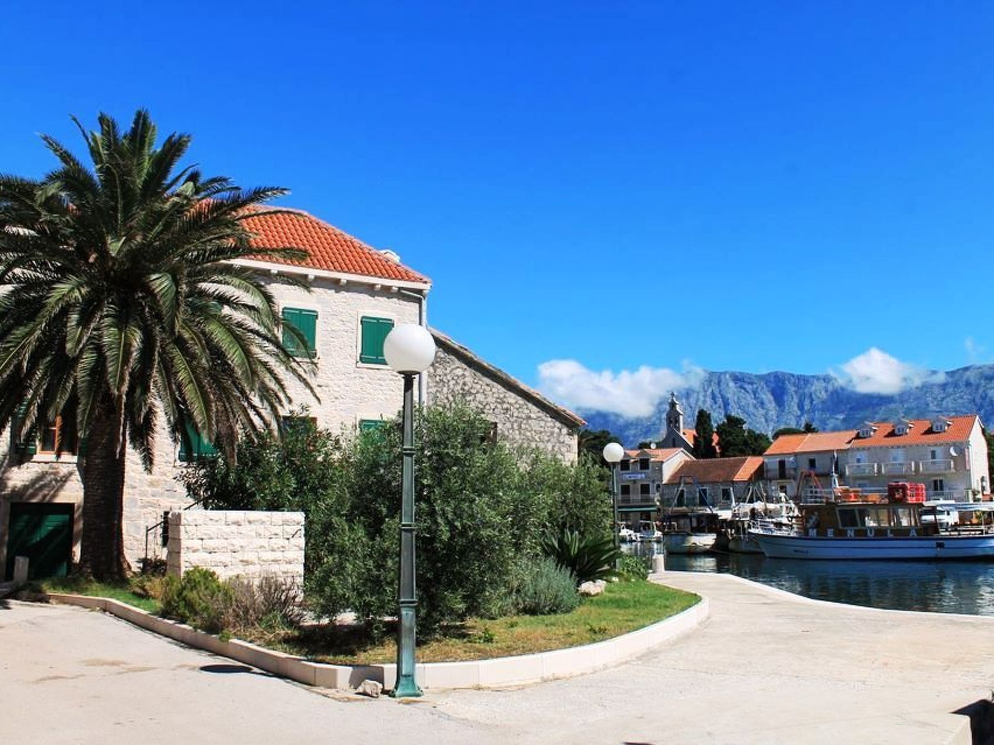 Manora Sucuraj Pool Gästehaus-Dedans