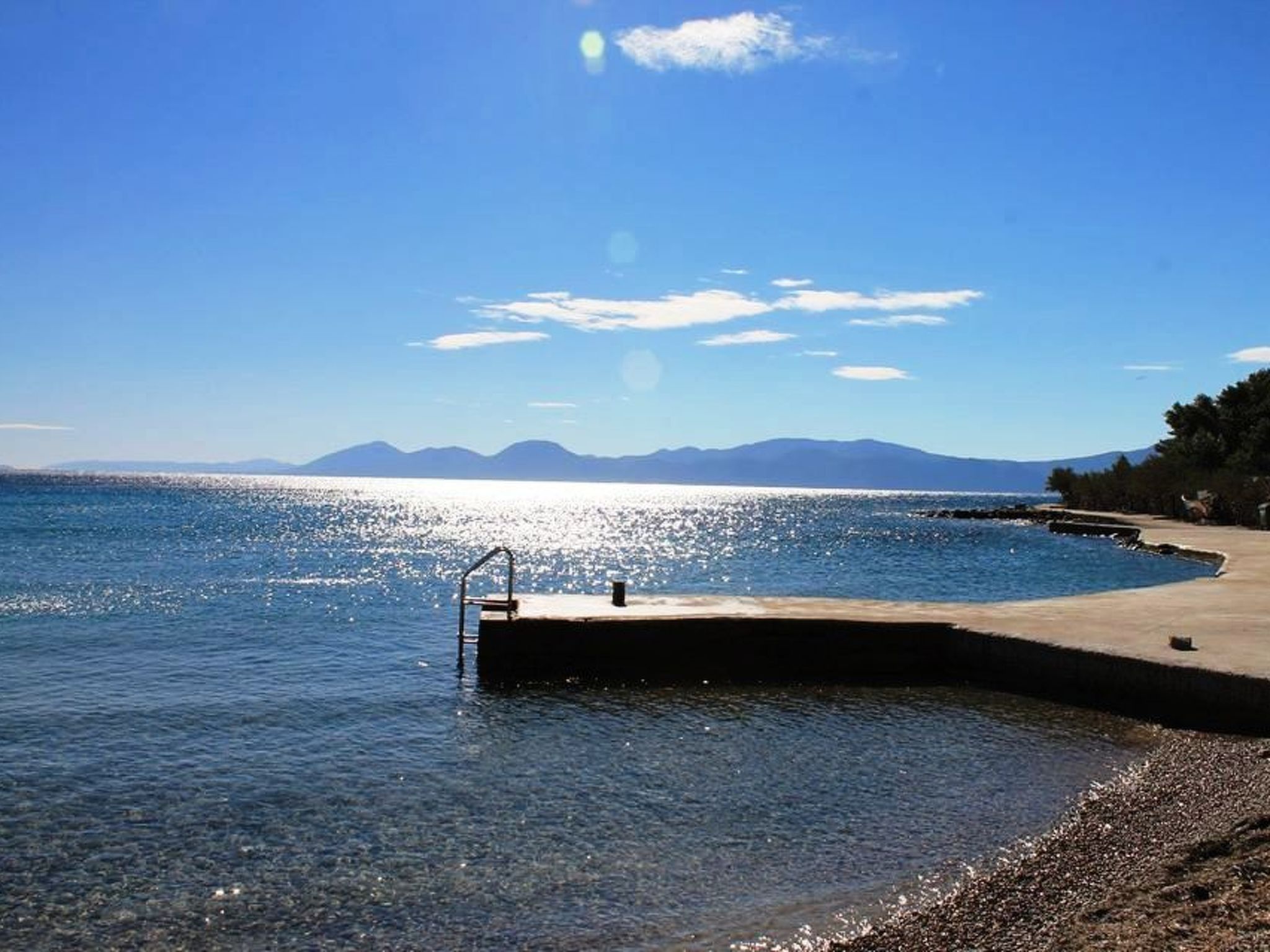 Manora Sucuraj Pool Gästehaus-Dedans