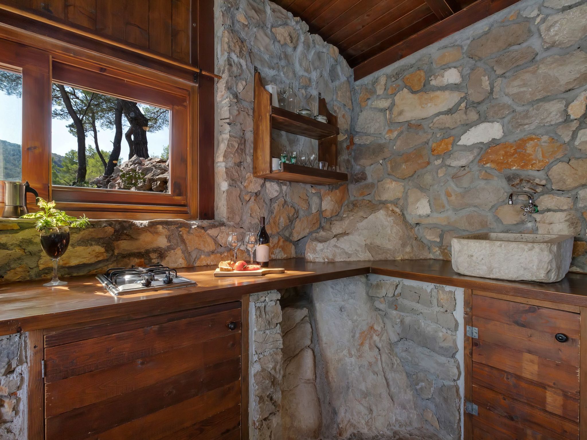 Haus in Općina Sućuraj mit Grill und Terrasse-Dedans