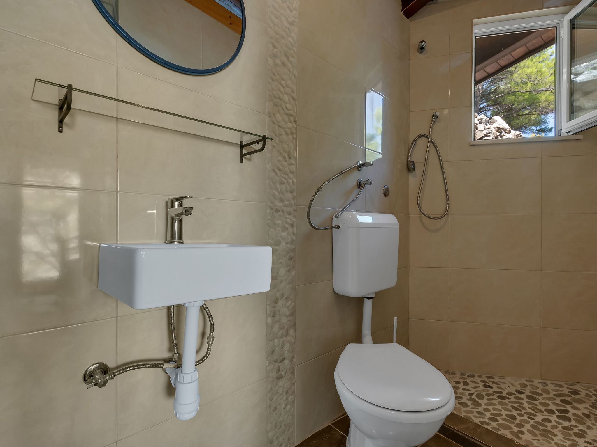 Haus in Općina Sućuraj mit Grill und Terrasse-Dedans